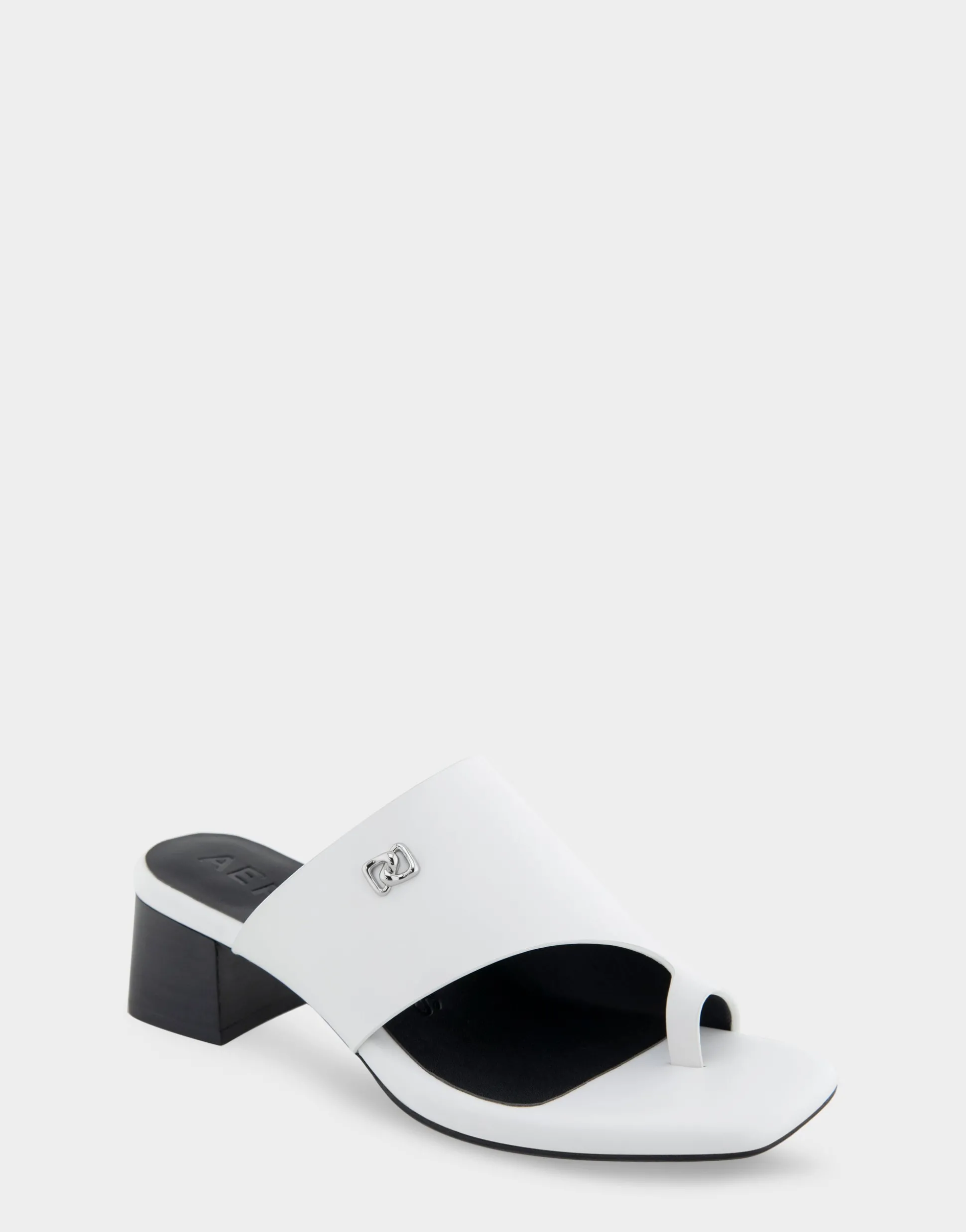 Comfortable Women's Hooded Toe Ring Block Heel Slide Sandal in White Leather