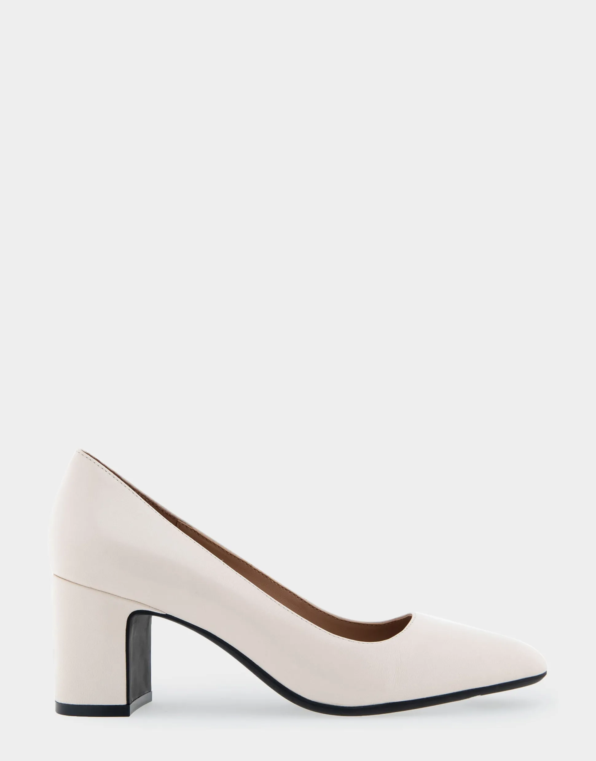 Comfortable Women's Mid-heel Pump in Eggnog Leather