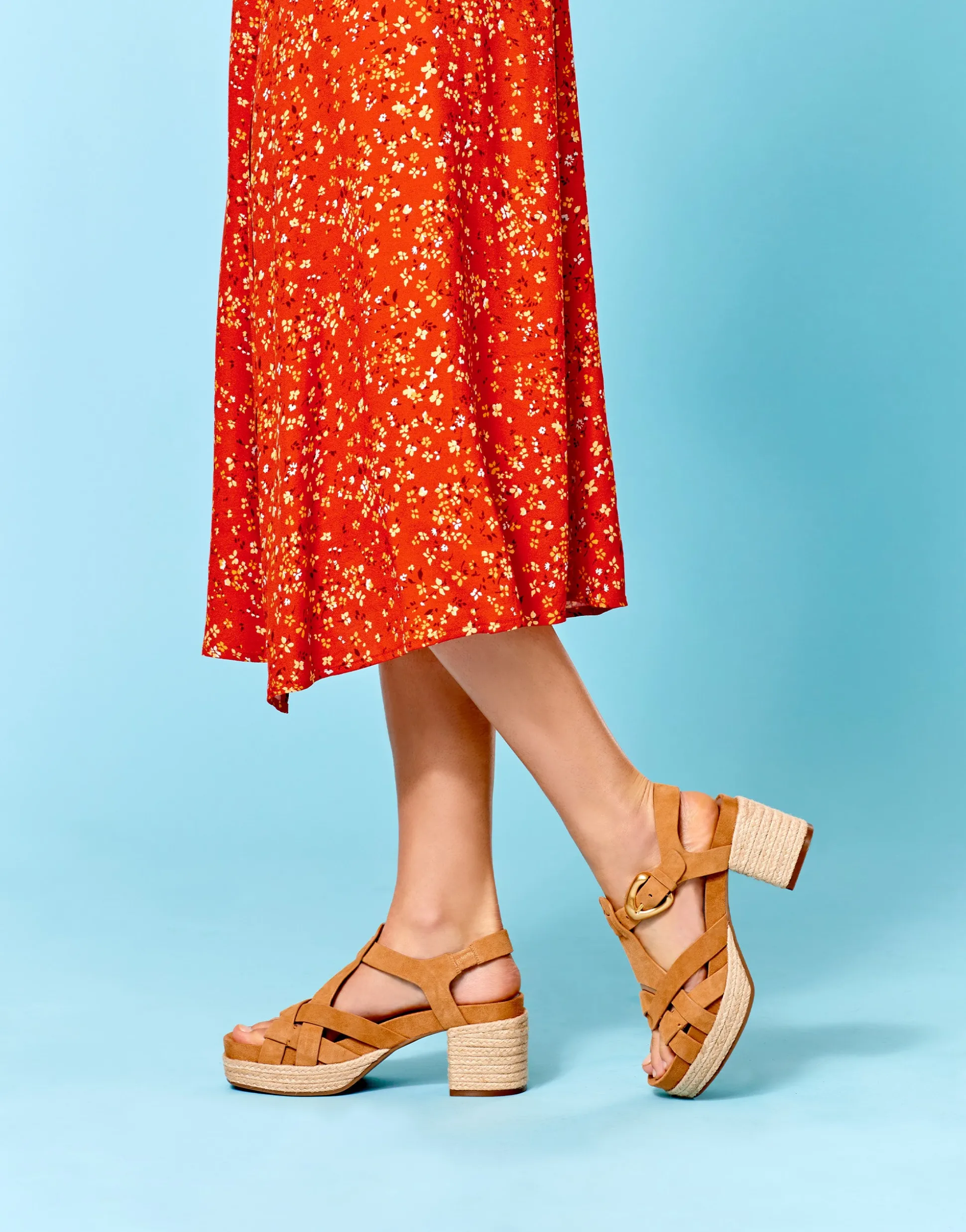 Comfortable Women's Strappy Molded Footbed Platform Sandal in Tan Suede